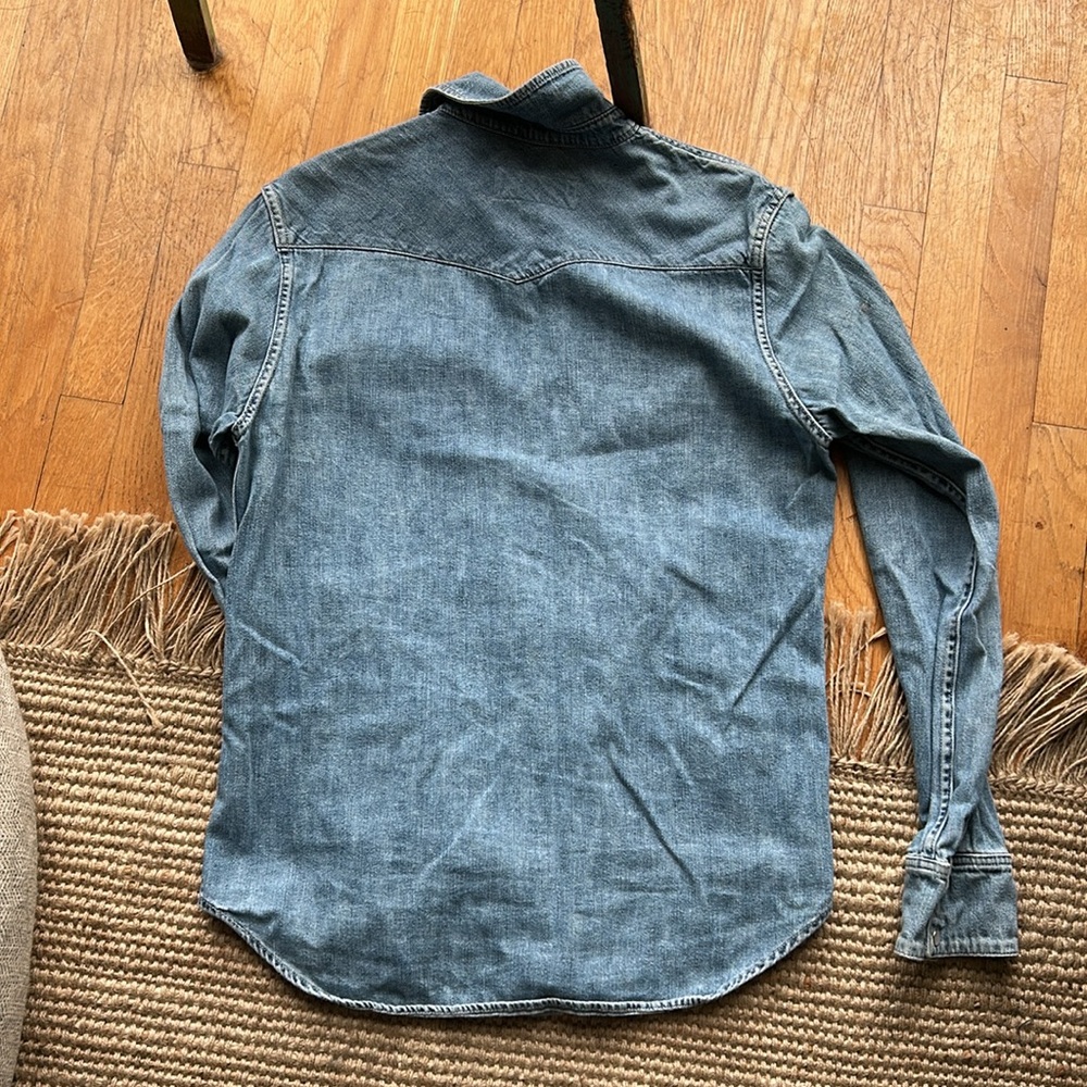 I+W Pearl Snap Denim Top - Picture 5 of 11